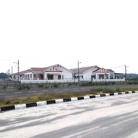Nuha Homestay Сери Искандар Екстериор снимка